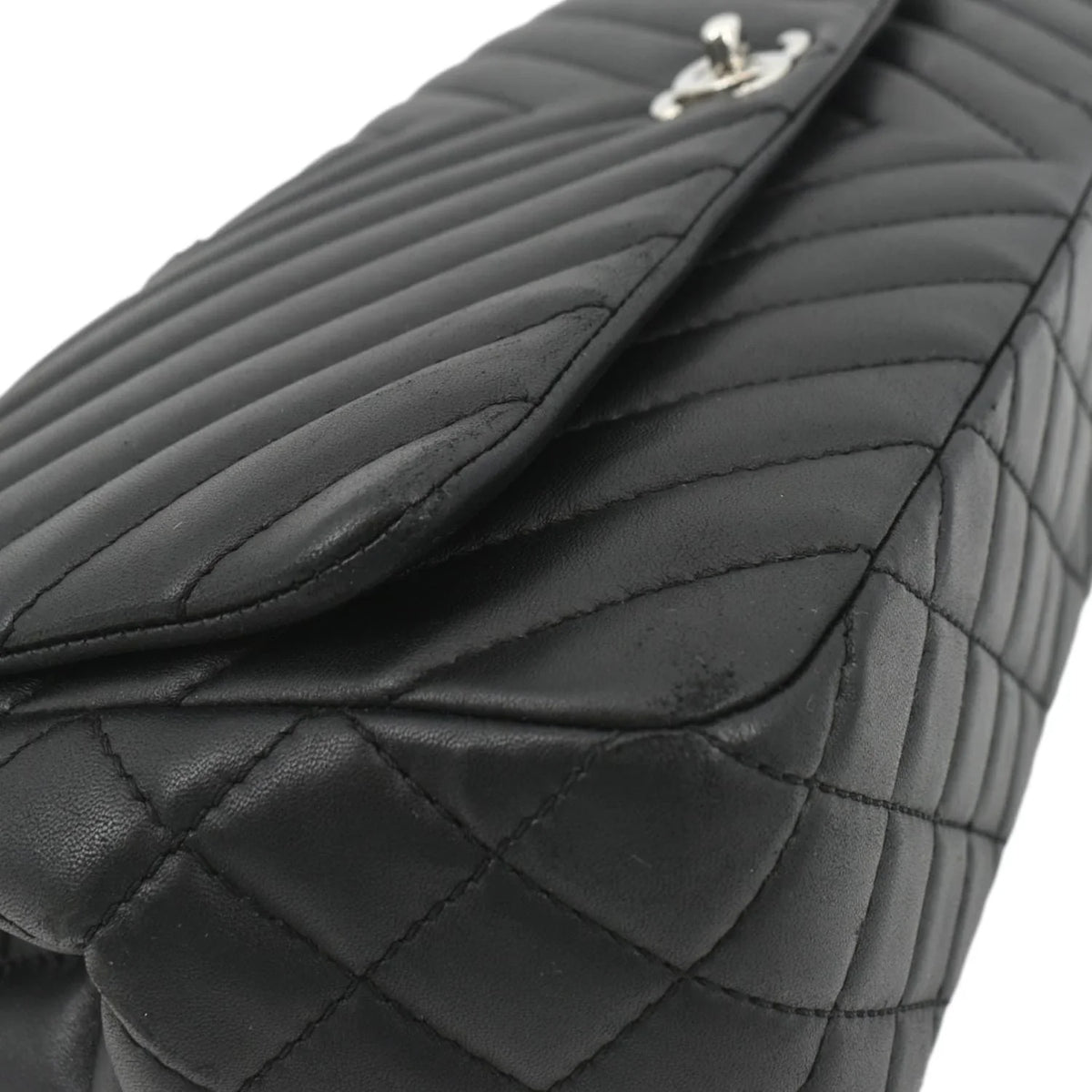 Pre-Owned CHANEL Sizeurpique Chevron Medium Lambskin Leather Flap Crossbody Bag Black
