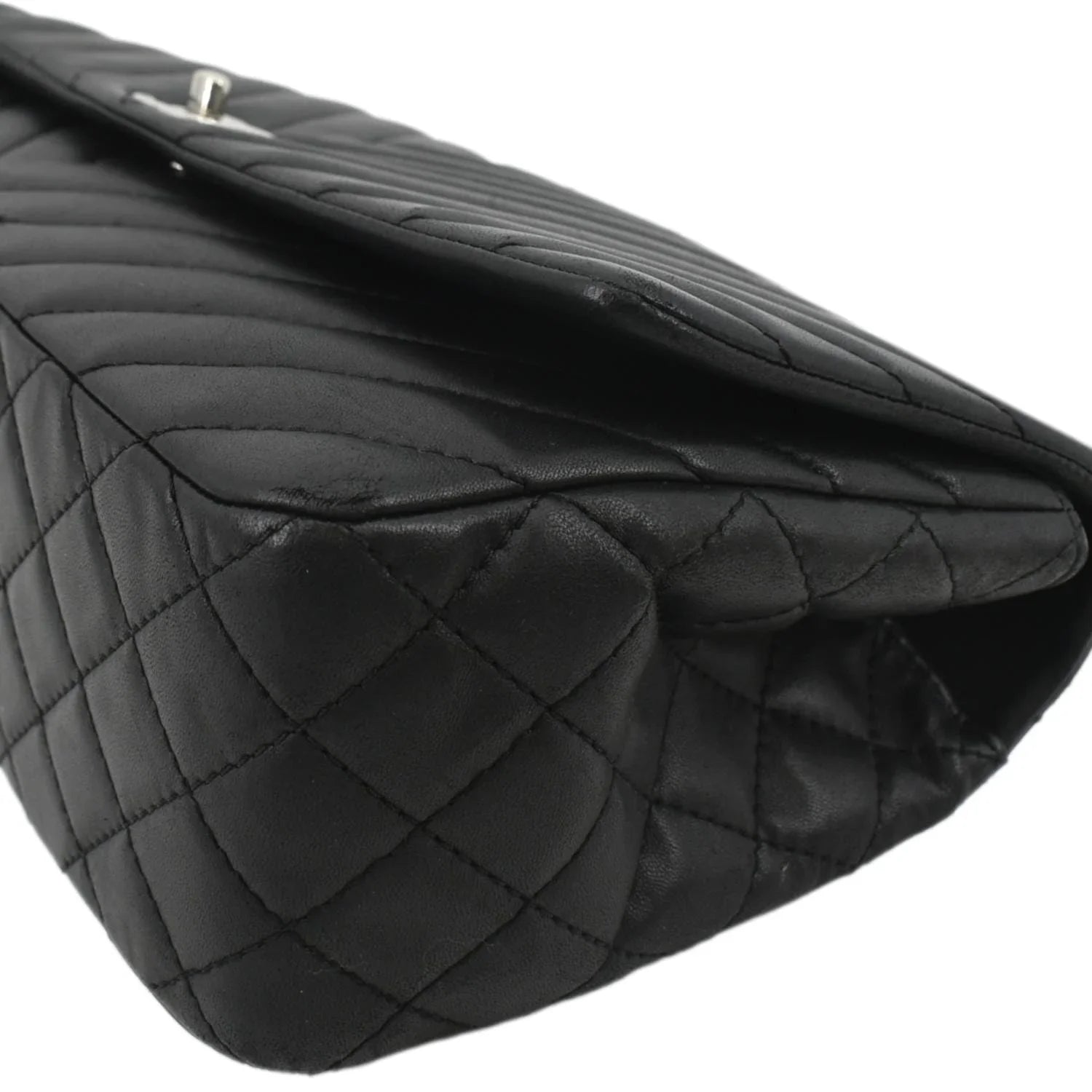 Pre-Owned CHANEL Sizeurpique Chevron Medium Lambskin Leather Flap Crossbody Bag Black