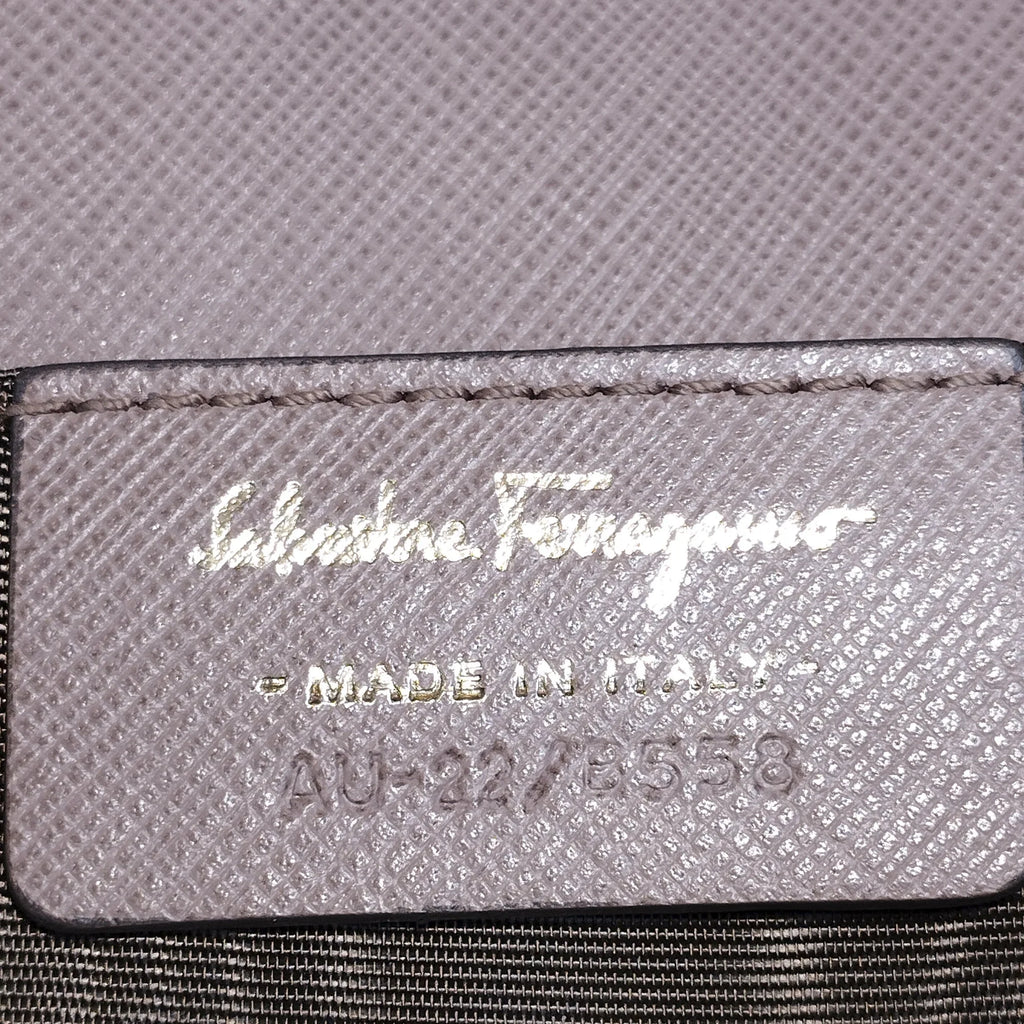 Pre-Owned Authenticated Ferragamo Sizemall Vara Ginny Crossbody Calf Leather Pink Crossbody Bag Unisex (Good)