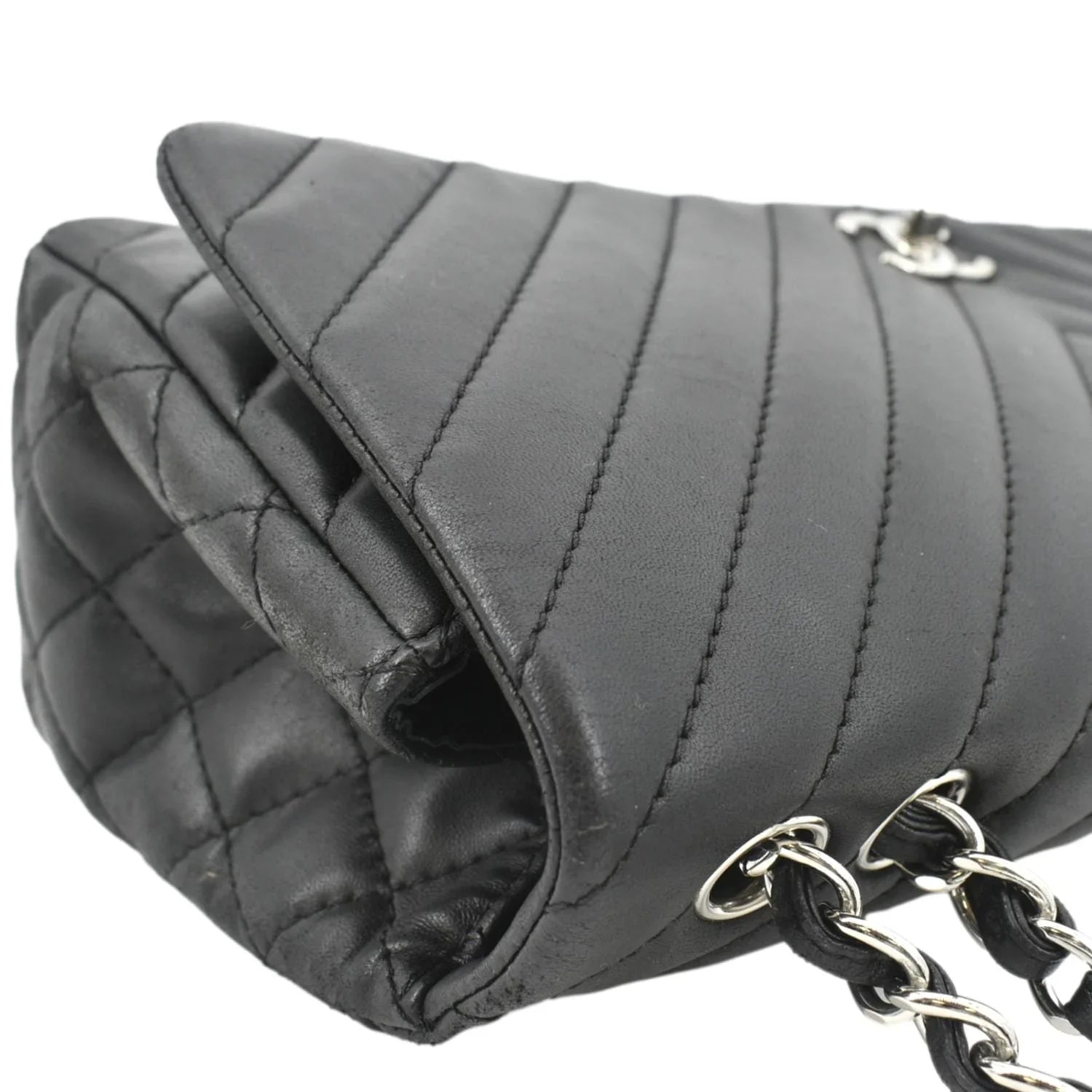 Pre-Owned CHANEL Sizeurpique Chevron Medium Lambskin Leather Flap Crossbody Bag Black