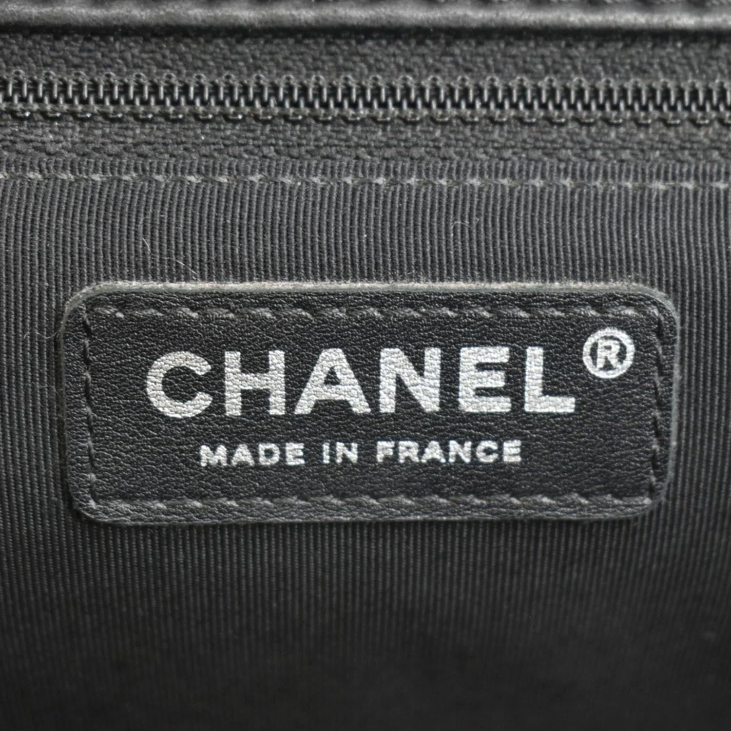 Pre-Owned CHANEL Sizeurpique Chevron Medium Lambskin Leather Flap Crossbody Bag Black