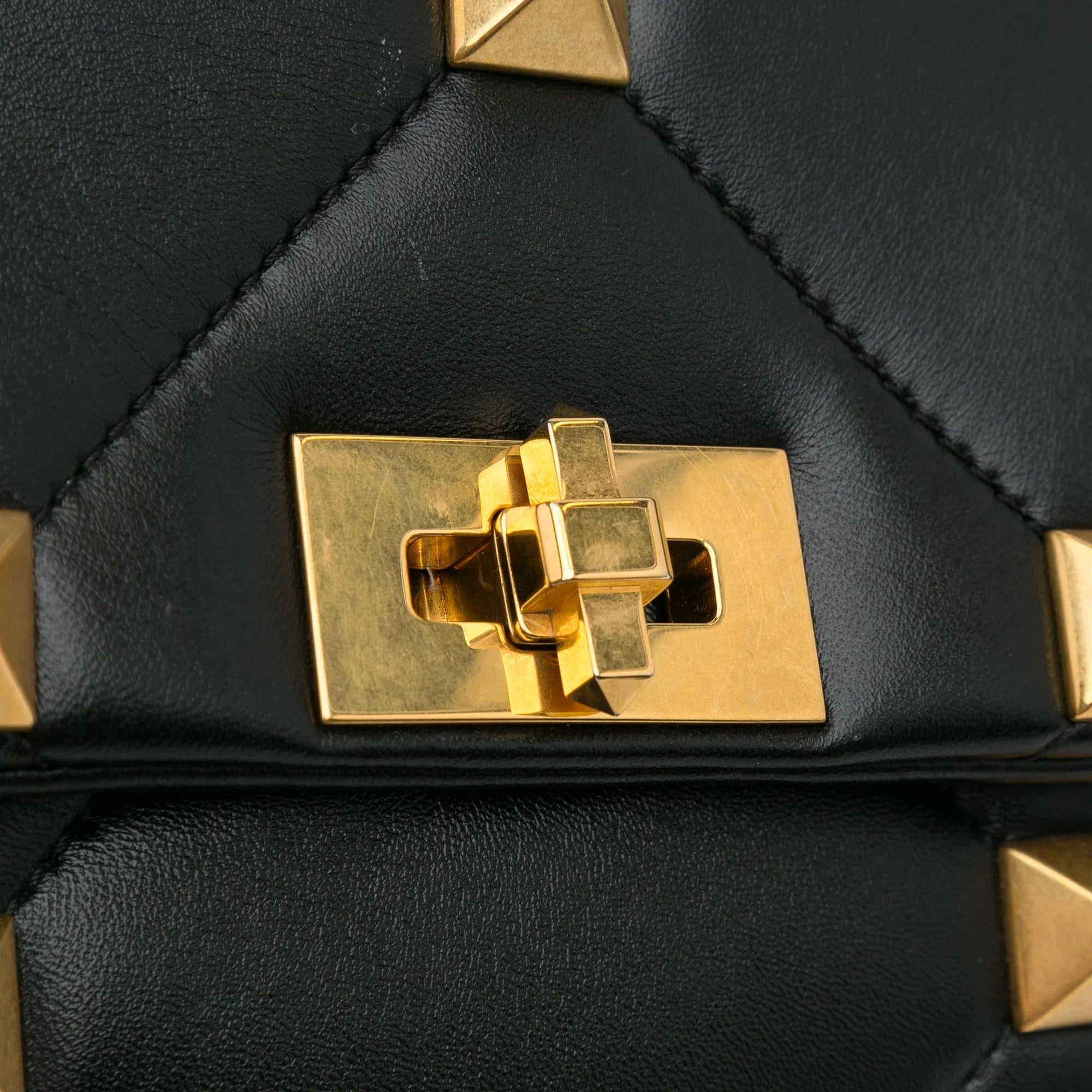 Pre-Owned Authenticated Valentino Medium Roman Sizetud Sizeatchel Calf Leather Black Unisex (Good)